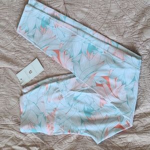 Buff bunny island floral leggings